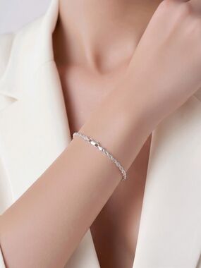 Elegant Silver Twisted Chain Bracelet - White